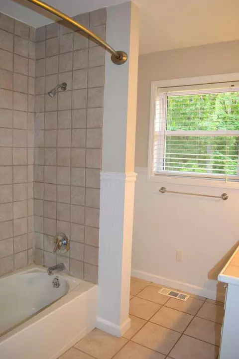Bath - 267 Dickens Cir, Forsyth, MO 65653 photo 2 of 7