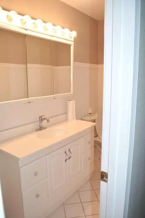 Bath - 267 Dickens Cir, Forsyth, MO 65653 photo 5 of 7