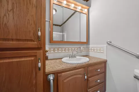 Bath - 537 W Talmage St, Springfield, MO 65803 photo 2 of 7