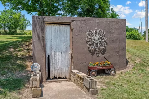 Exterior - 8675 S State Highway 5, Ava, MO 65608 photo 6 of 12