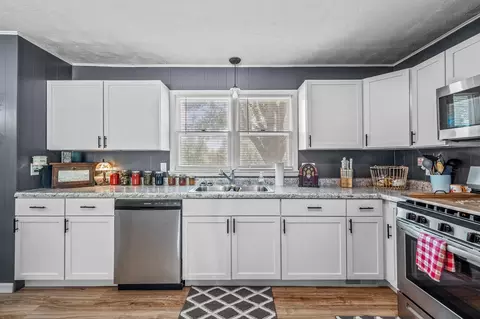 Kitchen - 8675 S State Highway 5, Ava, MO 65608 photo 2 of 3