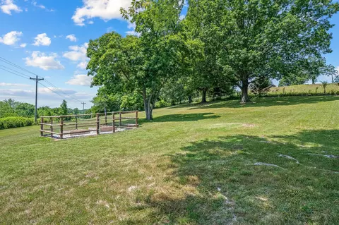 Exterior - 8675 S State Highway 5, Ava, MO 65608 photo 7 of 12