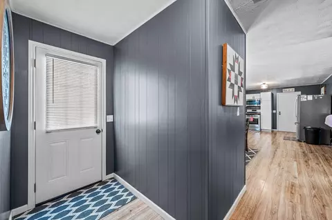 Entry Way - 8675 S State Highway 5, Ava, MO 65608 photo 1 of 2