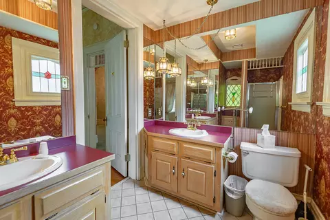 Bath - 625 South Ave, Springfield, MO 65806 photo 3 of 7