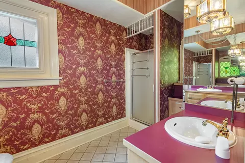 Bath - 625 South Ave, Springfield, MO 65806 photo 2 of 7