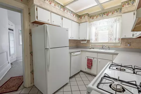 Kitchen - 625 South Ave, Springfield, MO 65806 photo 2 of 6