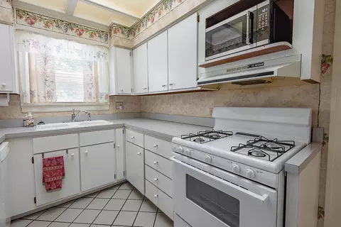 Kitchen - 625 South Ave, Springfield, MO 65806 photo 1 of 6