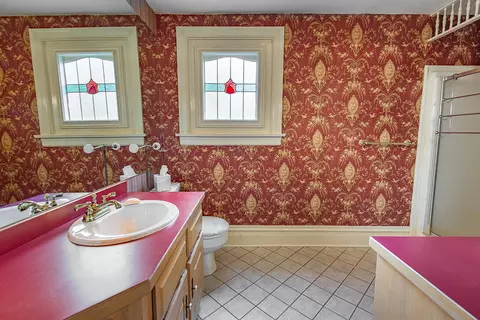 Bath - 625 South Ave, Springfield, MO 65806 photo 1 of 7