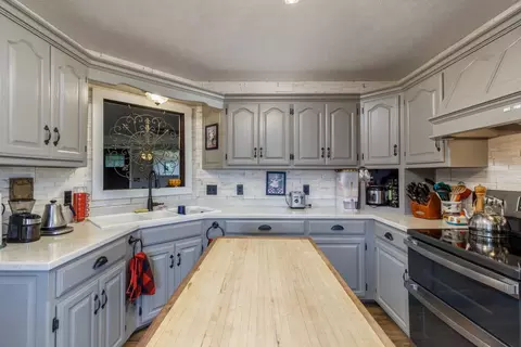 Kitchen - 235 Springfield Rd, Buffalo, MO 65622 photo 2 of 4