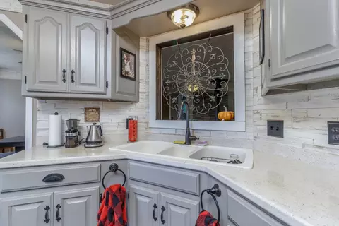 Kitchen - 235 Springfield Rd, Buffalo, MO 65622 photo 3 of 4