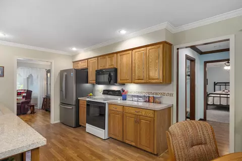 Kitchen - 1735 E Vincent Dr, Springfield, MO 65804 photo 2 of 2
