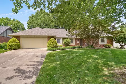 1735 E Vincent Dr, Springfield, MO 65804
