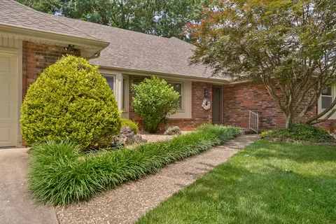 Exterior - 1735 E Vincent Dr, Springfield, MO 65804 photo 2 of 6