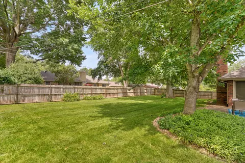 Exterior - 1735 E Vincent Dr, Springfield, MO 65804 photo 5 of 6