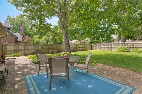 Exterior - 1735 E Vincent Dr, Springfield, MO 65804 photo 3 of 6