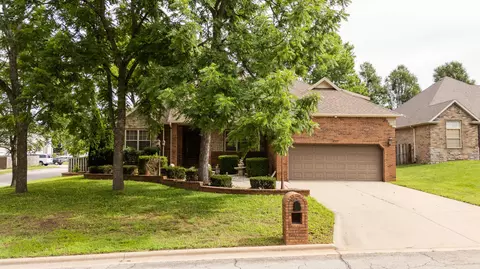 2229 E Kentwood St, Republic, MO 65738