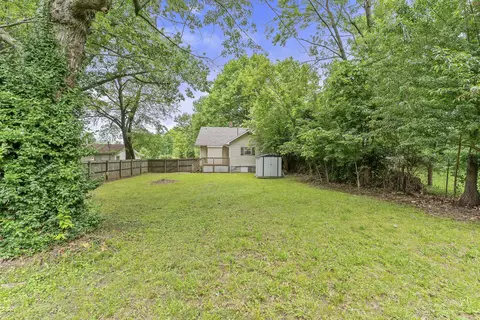 Exterior - 1034 N Clay Ave, Springfield, MO 65802 photo 7 of 10