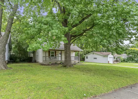 Exterior - 1034 N Clay Ave, Springfield, MO 65802 photo 3 of 10