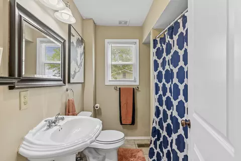 Bath - 1034 N Clay Ave, Springfield, MO 65802 photo 1 of 2