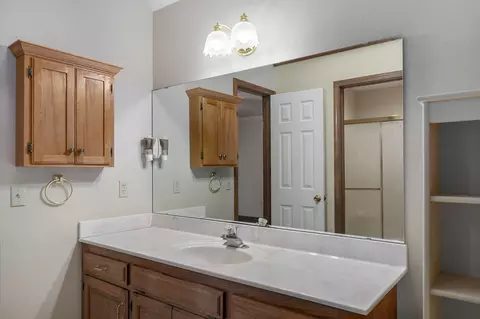 Bath - 1506 Cody Rd, Nixa, MO 65714 photo 6 of 8
