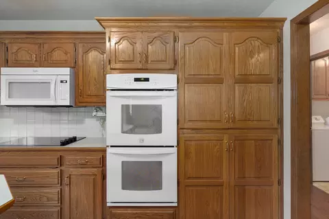 Kitchen - 1506 Cody Rd, Nixa, MO 65714 photo 3 of 4