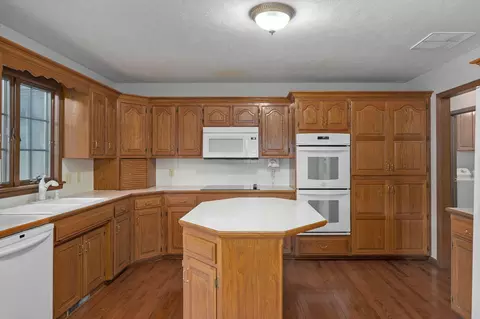 Kitchen - 1506 Cody Rd, Nixa, MO 65714 photo 2 of 4