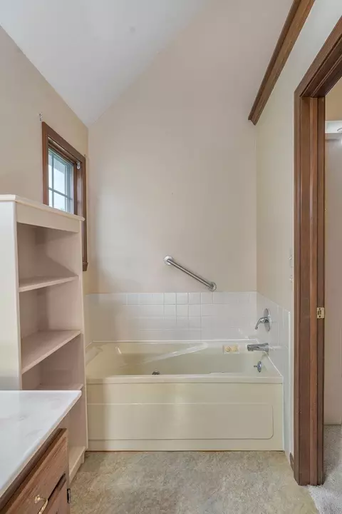 Bath - 1506 Cody Rd, Nixa, MO 65714 photo 3 of 8