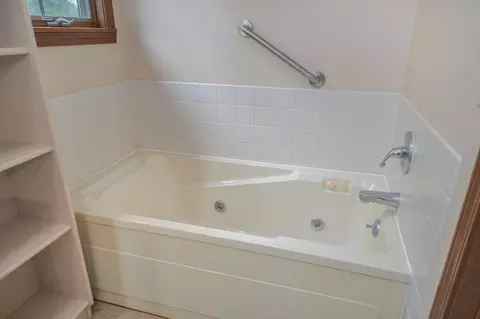 Bath - 1506 Cody Rd, Nixa, MO 65714 photo 4 of 8