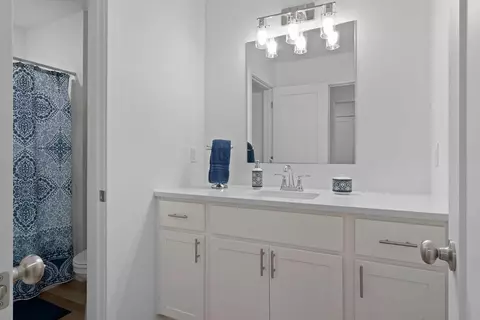 Bath - 509 N Pine Leaf Rd, Nixa, MO 65714 photo 2 of 2