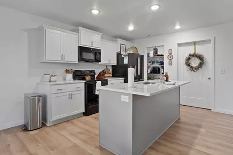 Kitchen - 509 N Pine Leaf Rd, Nixa, MO 65714 photo 3 of 5
