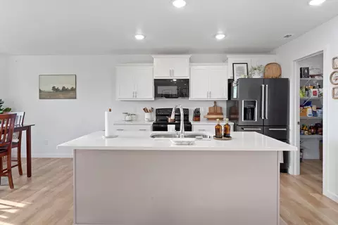 Kitchen - 509 N Pine Leaf Rd, Nixa, MO 65714 photo 2 of 5
