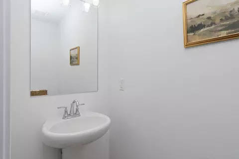Bath - 509 N Pine Leaf Rd, Nixa, MO 65714 photo 1 of 2