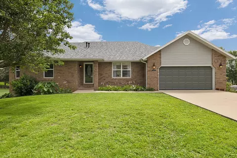 806 N 13th St, Ozark, MO 65721