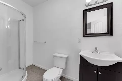 Bath - 1511 N Lyon Ave, Springfield, MO 65803 photo 1 of 3