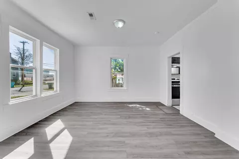 Living - 1511 N Lyon Ave, Springfield, MO 65803 photo 2 of 3