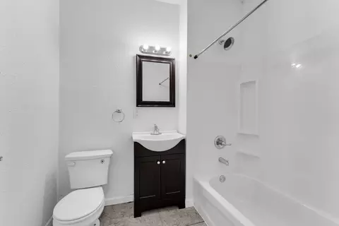 Bath - 1511 N Lyon Ave, Springfield, MO 65803 photo 3 of 3