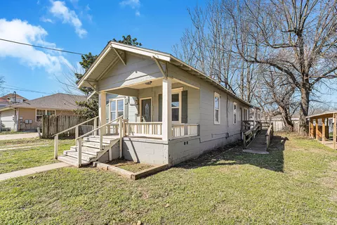 Exterior - 1511 N Lyon Ave, Springfield, MO 65803 photo 3 of 4