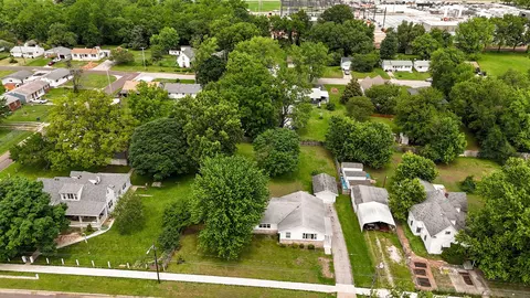 View/Area - 2021 W Olive St, Springfield, MO 65802 photo 3 of 3