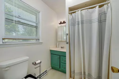 Bath - 2021 W Olive St, Springfield, MO 65802 photo 2 of 2