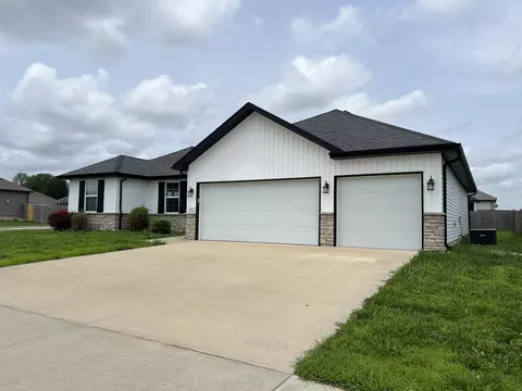 Exterior - 2803 E Auburn Hills St, Republic, MO 65738 photo 3 of 4