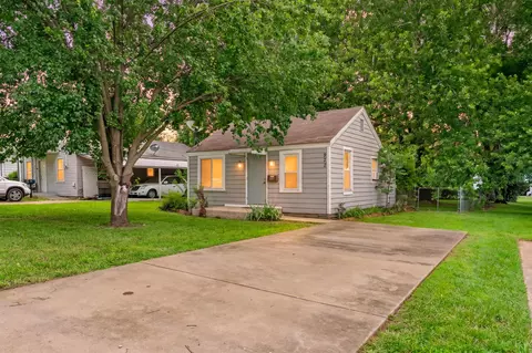 922 S Scenic Ave, Springfield, MO 65802
