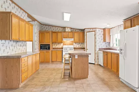 Kitchen - 7918 W State Highway 86, Shell Knob, MO 65747 photo 1 of 4