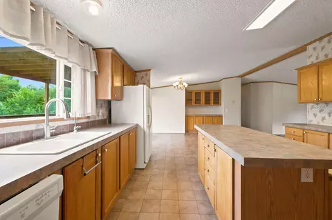Kitchen - 7918 W State Highway 86, Shell Knob, MO 65747 photo 3 of 4