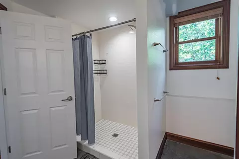 Bath - 4515 S Forest Ave, Springfield, MO 65810 photo 9 of 10