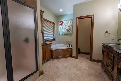 Bath - 4515 S Forest Ave, Springfield, MO 65810 photo 2 of 10