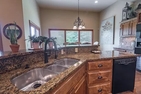 Kitchen - 4515 S Forest Ave, Springfield, MO 65810 photo 8 of 13