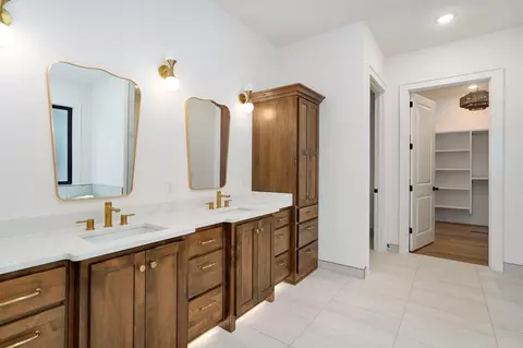 Bath - 6019 S Dollison Ave, Springfield, MO 65810 photo 4 of 5