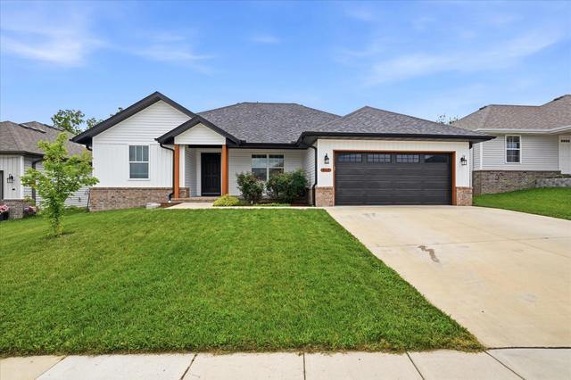 802 S Wheaton Hills Dr, Nixa, MO 65714