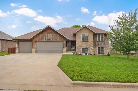 1465 S Appomattox Ave, Republic, MO 65738