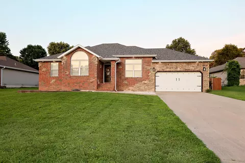 1520 Spring Hills St, Marshfield, MO 65706